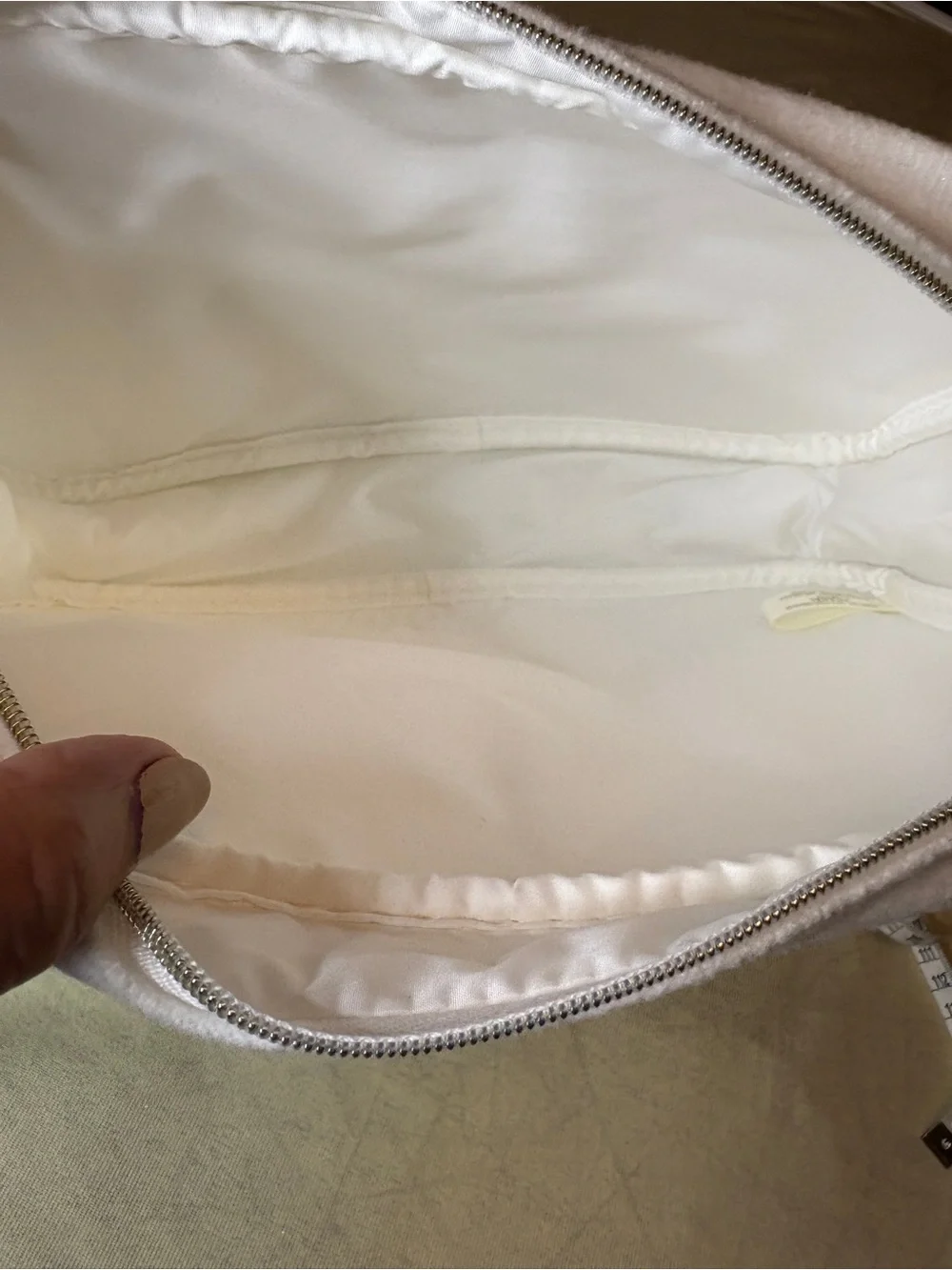 CHANEL Beauté White Cosmetic Pouch
